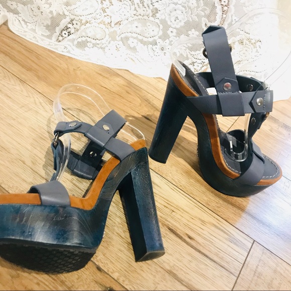 SOLD!! GUCCI Blue Wooden Platform Sandals - Picture 4 of 8